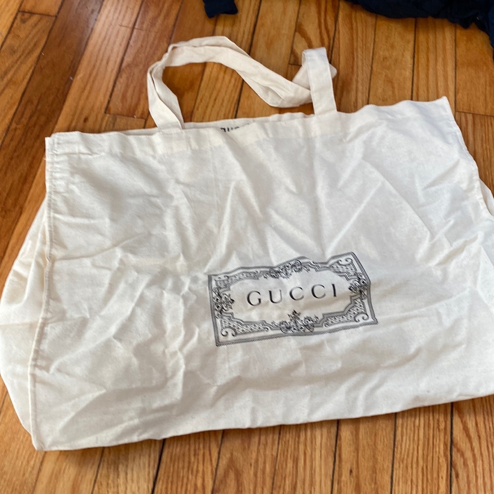 Tote bag